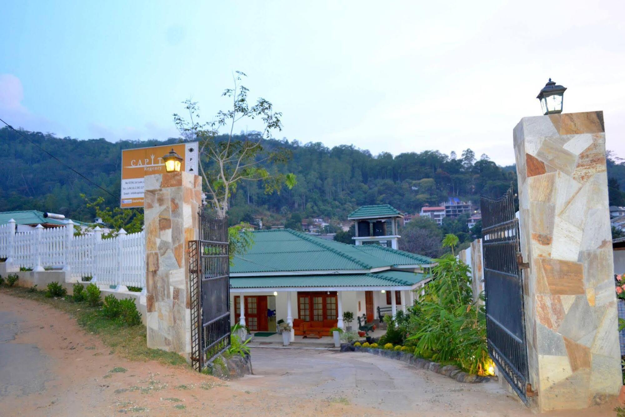 Capital Regency Hotell Kandy Eksteriør bilde